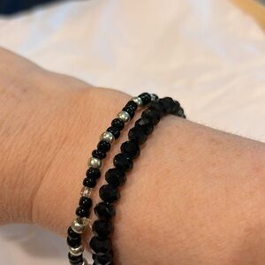 🌸4 various black bracelets 1sparkly 1 with silver 2 blue and black